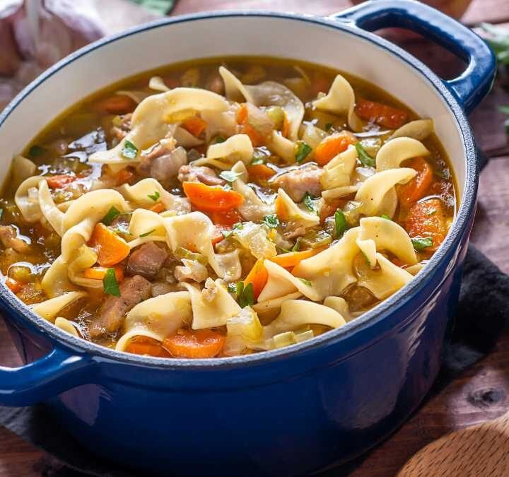 como fazer sopa de macarrao​