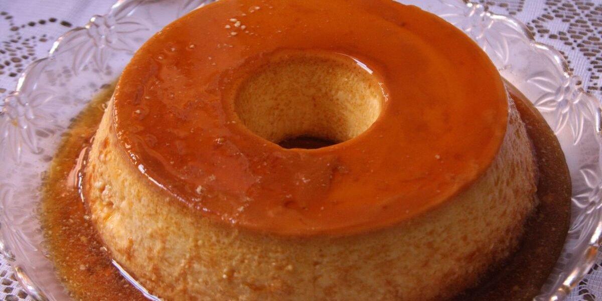 pudim de leite condensado e creme de leite​