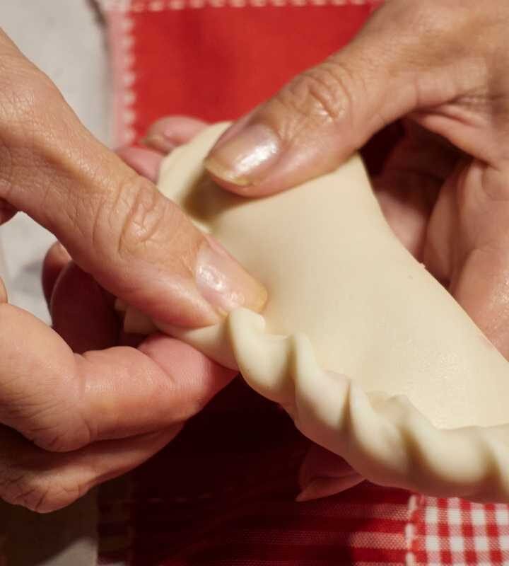 como fazer massa de pastel caseiro