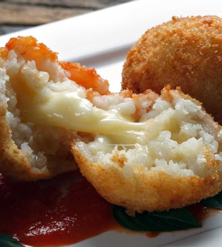 Bolinho de Arroz com Queijo