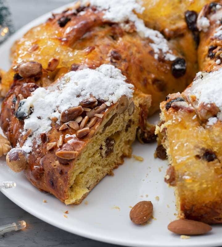Bolo de coco com passas