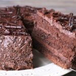 Bolo de Chocolate Perfeito: O Segredo para um Abraço em Forma de Doce!