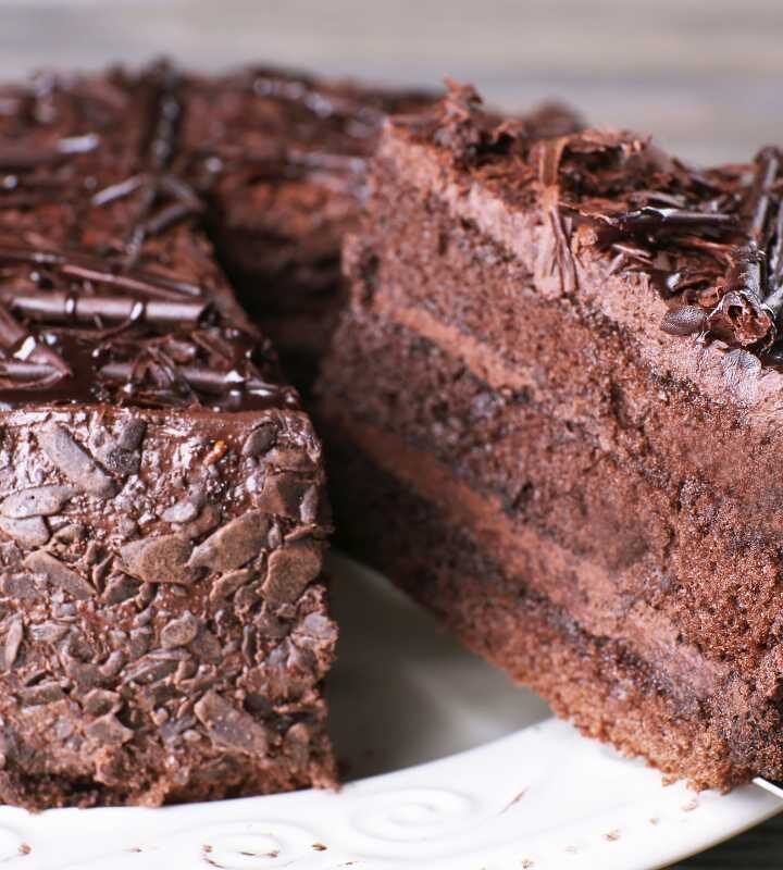 Bolo de Chocolate Perfeito: O Segredo para um Abraço em Forma de Doce!