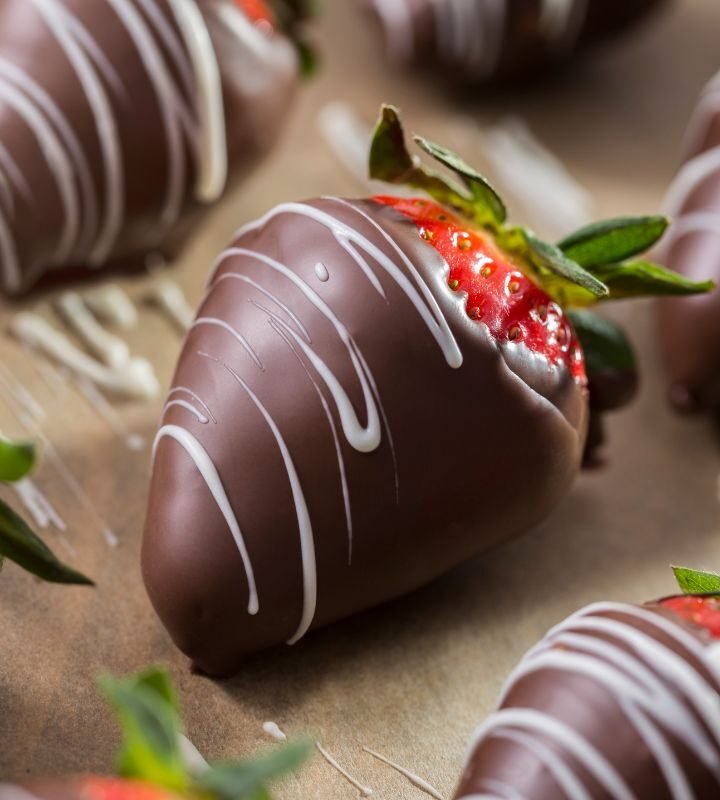 morango com cobertura de chocolate