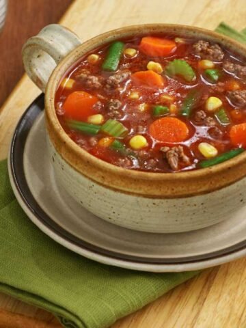 Como fazer sopa de legumes e carne seca