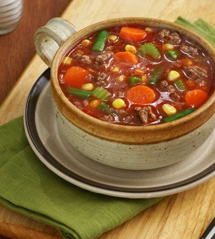 Como fazer sopa de legumes e carne seca